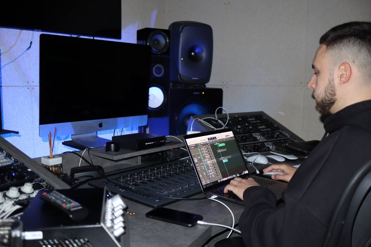 Mixing session on the console with monitors and laptop